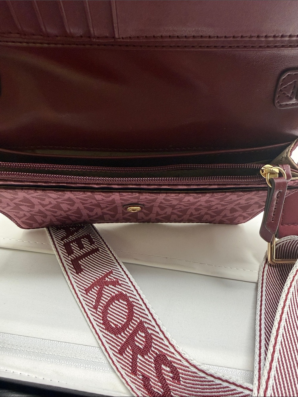 NWOT Michael Kors Logo Crossbody Bag in Plum/Magenta - Picture 7 of 9